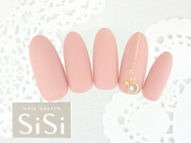 ヌーディーベージュ＆ビジュー