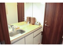 新リンパサロン横浜青葉西 整体院 中澤/明るく清潔な更衣室です　２