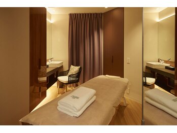 ルミエ パリ 大丸芦屋店/エステルーム