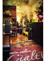 private salon CialtE()