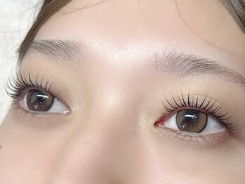 ラウレア(Laule'a)の写真/バインドロック導入★《想像を超える持続力&高密度で存在感UP》が叶う最新技術！はっきりくっきりまつ毛！