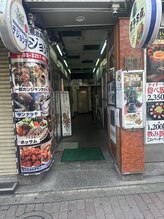 アニーネイル 新大久保(Any Nail)/テジョンデの看板手前が入り口！