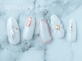 大人かわいいフラワーネイル