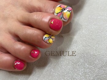 ネイルアンドアイラッシュ ジェムール 川越店(Nail&Eyelash GEMULE)の写真/フットでもちゅるんカラーや旬のアートを豊富にご用意！スペシャルケアコースの角質ケアでつるすべ足に♪