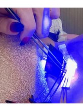 カフネ 小牧(CAFUNE)/ＬＥＤ施術中
