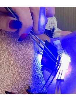カフネ 小牧(CAFUNE)/ＬＥＤ施術中