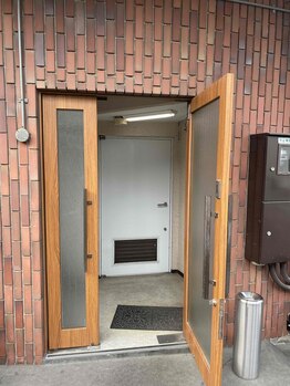 ひつじのゆめ/建物の入り口（近）