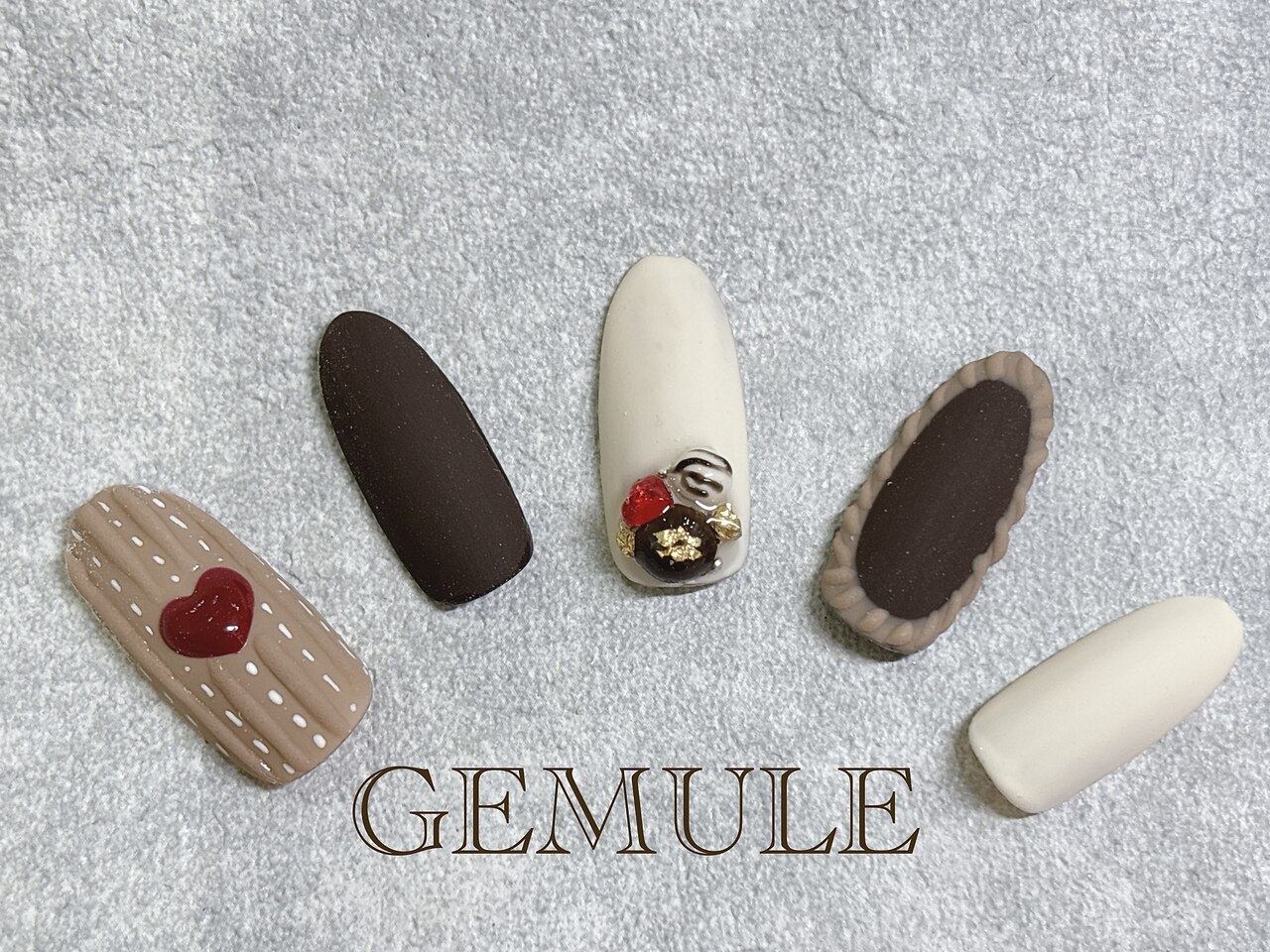 2026年冬トレンド】ホワイト ワンカラー ハンドのネイルデザイン集