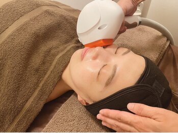 リフサロ(Rifsaro)の写真/痛みを抑えた施術☆お肌をワントーンアップしたい方必見！産毛が気になる方にも◎化粧ノリも格段にUP♪