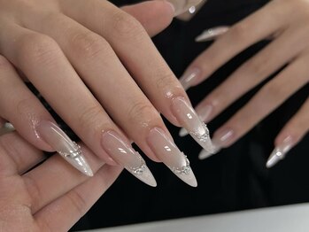 サロン ド ミニュイ(Salon de Minuit)/華やかアート