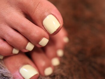 クロ(KURO)/レモンイエローネイル