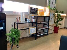 リラックスサロンふわりの雰囲気（セルフサービスで飲み物ご用意♪雑誌もそろってます！）