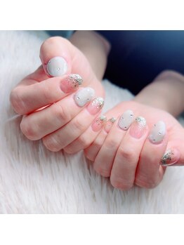 大人可愛いグレージュ×ラメ