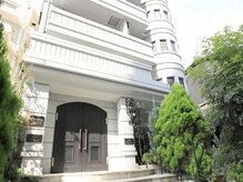 シャーンブルードゥラマリエ(Chambre de la mariee)の雰囲気（マンションの外観です。入室後右側「701」を押してください！）