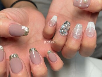 イロ ネイル(iro nail)/ガラスフレンチ&キラキラネイル