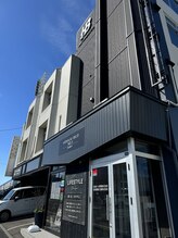 ラクナ(RAKUNA)/階段を上り、３階が当サロンです