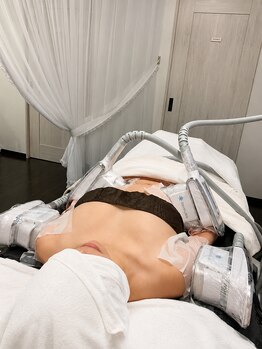 エステサロン ロティオンの写真/なかなか落としにくい気になるお腹の脂肪を撃退☆効率よく脂肪にアプローチして理想のくびれを手に入れる！