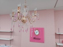フェミニン 東田町店(Feminine)の雰囲気（ピンクを基調とした可愛らしい落ち着く雰囲気の店内が自慢です♪）