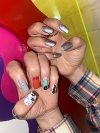 個性派ネイル　シルバーネイル
