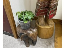 本格派タイ式マッサージ パックポーン 発寒店の雰囲気(タイのインテリアがお出迎え。日常を忘れられる空間。)