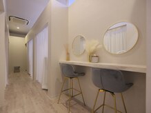 サロン ド ラムの雰囲気（ドレッサーではRefaのアイロンやドライヤーをご準備しています）