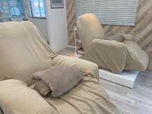 アイラッシュリゾート カハラ 綱島店の雰囲気（ふかふかのリクライニングソファでおくつろぎください【綱島店】）