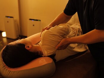 ユカイヤ 癒快家 整体院の写真/自己解消できない首・肩の疲れに《押し・揉み・ストレッチ》を組み合わせた的確な手技でつらさにアプロ-チ!