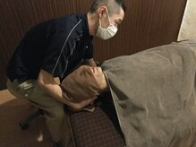 もみ～な 新丸子店/首から頭の施術