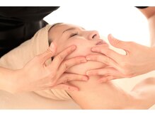 理想の美肌＆小顔を手に入れる！お肌の乾燥、くすみ、浮腫み、毛穴などお悩みに合う施術で丁寧ケア♪