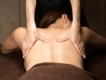 シェリ・ネル【リンパマッサージ/オイルマッサージ/肩こり/腰痛/足つぼ/肩甲骨】