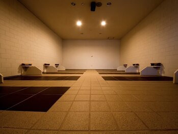 オーケン抗酸化陶板浴きずなの写真/陶板を通して伝わる遠赤外線効果が、血液を直接温め、代謝酵素も活性化。免疫力、デトックス、新陳代謝UP