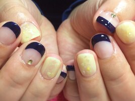 ショートnailが可愛い濃いカラー
