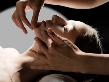 エスエスカイロビューティー(SSCHIRO beauty)の写真/初回50％OFFあり●リピーター多数《加工いらずの小顔叶えます！》小顔矯正×フェイシャル