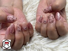 ヒョウ柄ピンクネイル