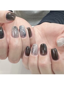 タイニーネイル(tiny nail)/モノトーンニュアンスネイル