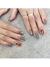 クレア(CLEA)/くすみグリーン×べっ甲ネイル