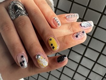 つめノさき/イエローとブラックのニュアンス