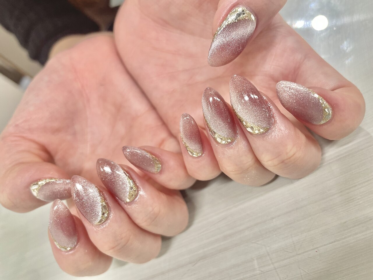 2025年-2026年冬トレンド】マグネットジェルのネイルデザイン集｜人気