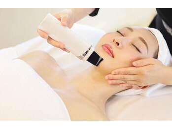 サンラックスサロン 岐阜(SANlux Salon)の写真/［毛穴・ニキビ・肌荒れ/シミ・くすみ］クリスティーナエステ＋超音波毛穴洗浄で肌質改善×毛穴ケア/小顔◎