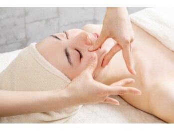 キャロリーヌ 横浜店/顔筋リバース70分初回¥9900