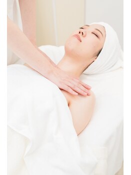 ポーラ ザ ビューティ 金沢有松店(POLA THE BEAUTY)/デコルテケアでリンパ流し