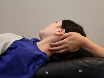 エムズ鍼灸整骨院 新座北野院の写真/《当店人気No.2!》何かと酷使しがちな首や肩のこりを徹底改善◎施術後はまるで羽が生えたような身軽さに♪