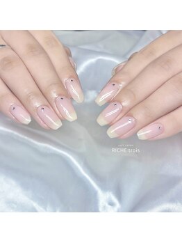 リッシュ トロワ(RICHE trois)/スキニーフレンチネイル