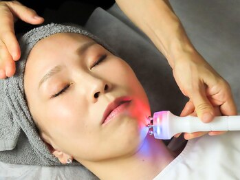 リライブ 亀有店(Re:Lives)の写真/【超たるみケア♪】フェイスライン全体を引き上げるエイジングメニュー！レモンボトル小顔フェイシャル