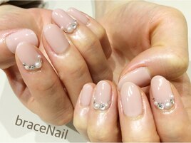 ベージュ×ビジュー