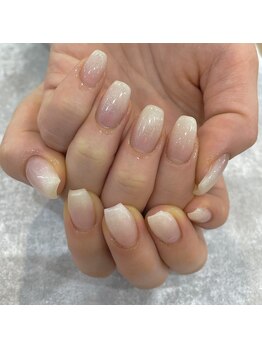 レジアント(Rediant)/白グラデーションネイル