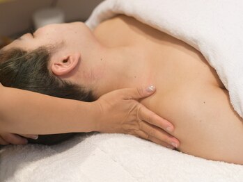 エデルビューティー(ederux beauty)/デコルテケアで小顔のお仕上げ＊