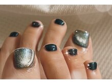 深海のようなマグネットとミラーデザインのフットネイル