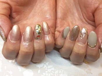 レアレアネイル(Lealeanail)/シェル囲みデザイン