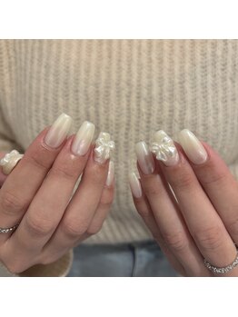ホワイトオーロラネイル